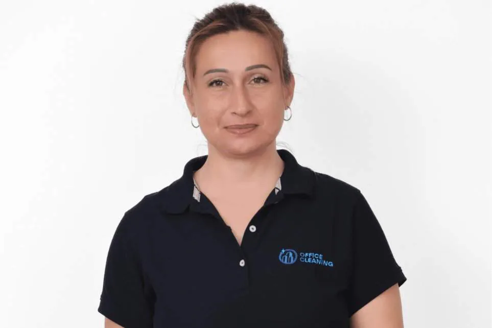 עובד ניקיון משרדים